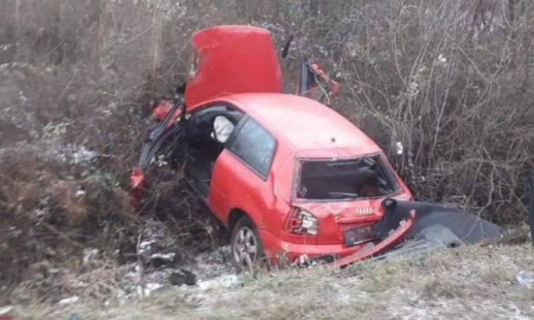 Pijan sletio u kanal, dvije osobe teško povrijeđene