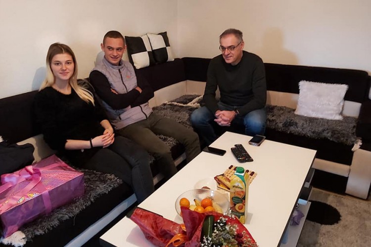 Načelnik Teslića darivao prvorođenu bebu