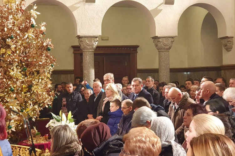 Cvijanovićeva i Dodik na bogosluženju u Sabornom hramu Hrista Spasitelja