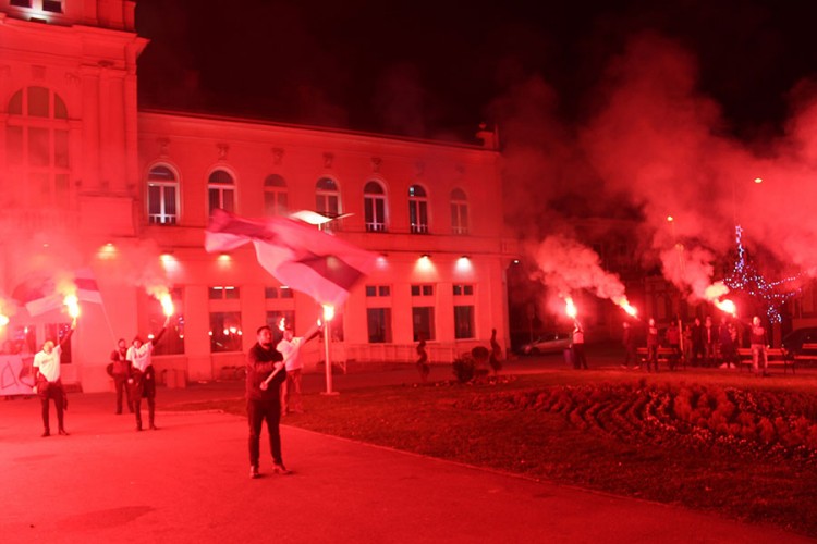 Mladi SDS-a organizovali bakljadu u Bijeljini