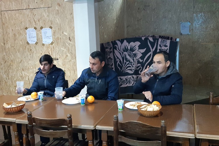 Poslije stanice migranti konačno na toplom