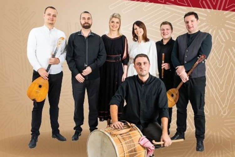 Nastup etno-grupe "Iskon", moleban tačno u ponoć