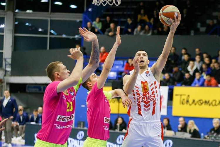 Zvezda "stotkom" lako pobijedila Megu