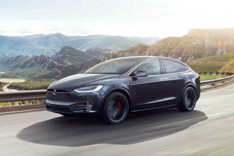 Tesla automobili će razgovarati sa pješacima