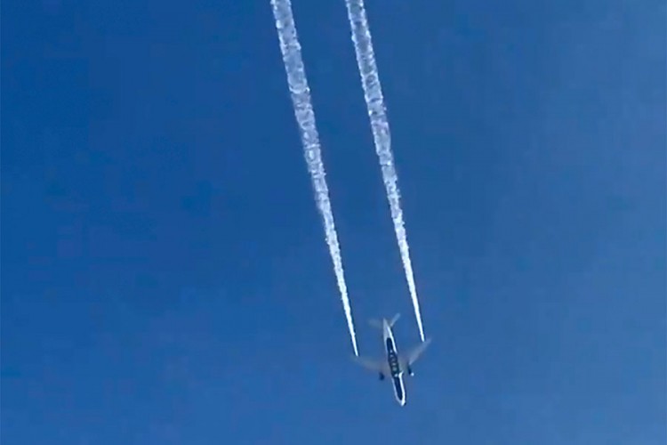 Avion ispustio gorivo prilikom prinudnog slijetanja, 60 ljudi povrijeđeno