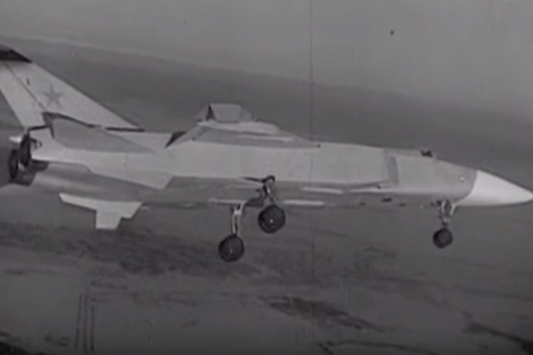 Pola vijeka "mačevaoca": Su-24 i dalje u odbrani ruskog neba
