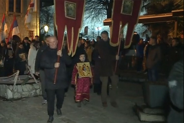 Masovno okupljanje u Budvi: "Zakon van svih okvira civilizacijskih normi"