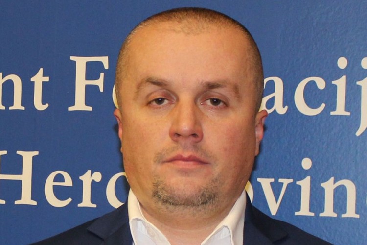 Štrbac: Samo SNSD i jedinstvena politika mogu pomoći Srbima u FBiH