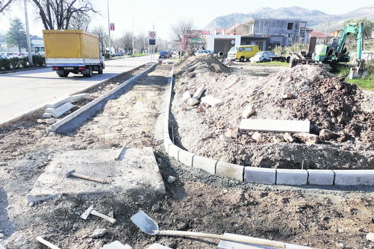Konačno trotoar uz magistralu u Trebinju