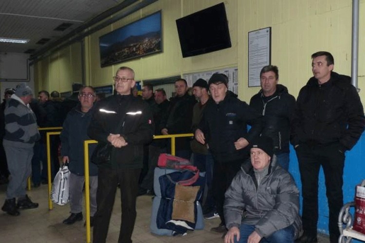 Radnici Zenicatransa prekinuli štrajk glađu, blokada stanice ostaje