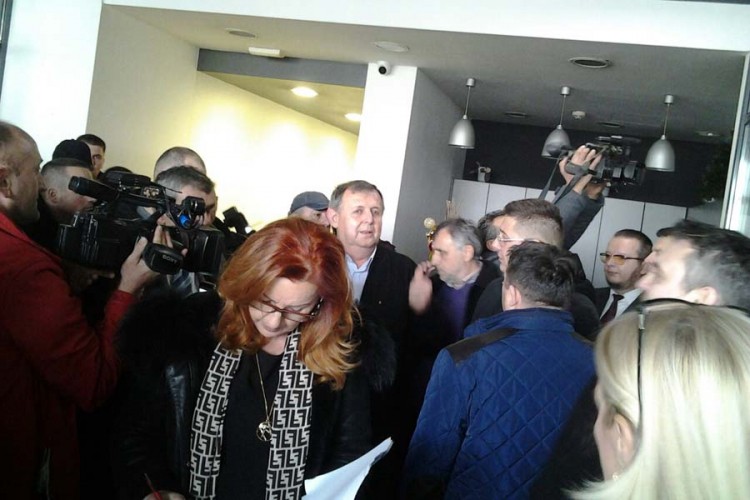 Grupi socijalista zabranjen ulaz na Glavni odbor