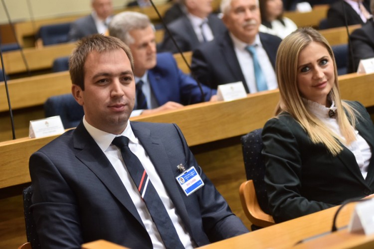 Selak: Raste podrška poslanicima, isključenja su nelegalna