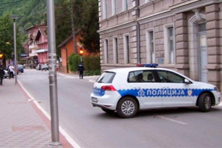 Četvoro povrijeđenih u slijetanju auta, dvoje maloljetnika