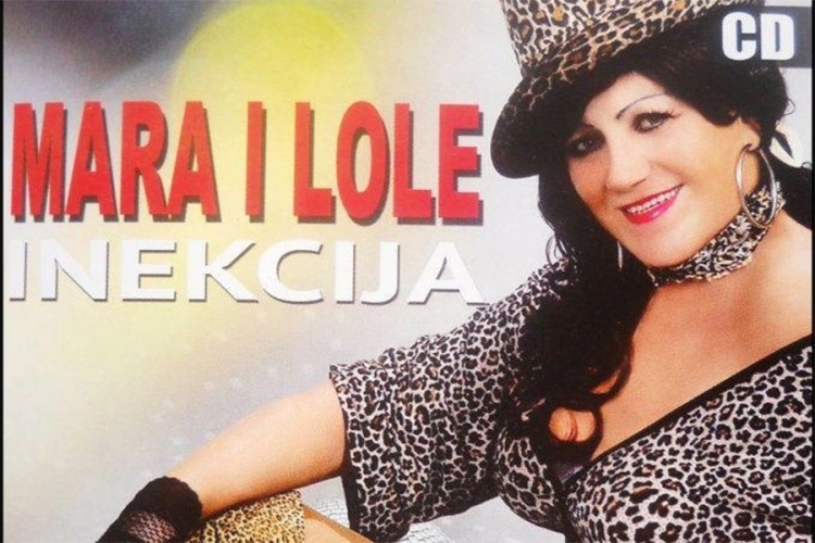 Nepoznate "lole" pokrale Maru na groblju