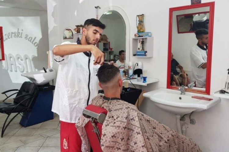 Gdje je Alžirac koji je bio frizer i trenirao fudbal u Velikoj Kladuši