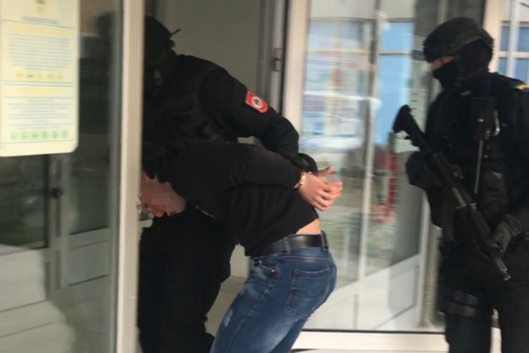 Pogledajte snimak munjevitog hapšenja u okviru akcije "Eskort 2"