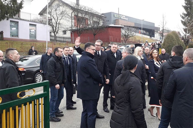 Vučić i zvaničnici RS počeli posjetu Mrkonjić Gradu