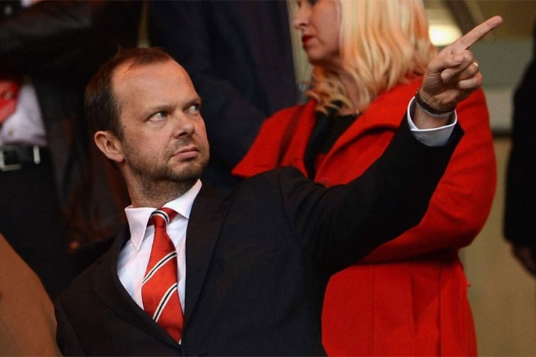 Bakljama gađali kuću direktora Mančestera