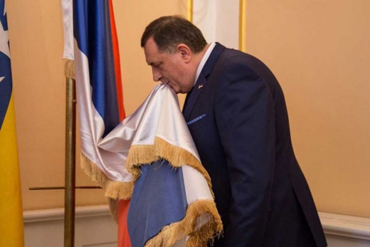Ustavni sud u februaru o Dodikovom zahtjevu za ocjenu ustavnosti izmjena Zakona o zastavi
