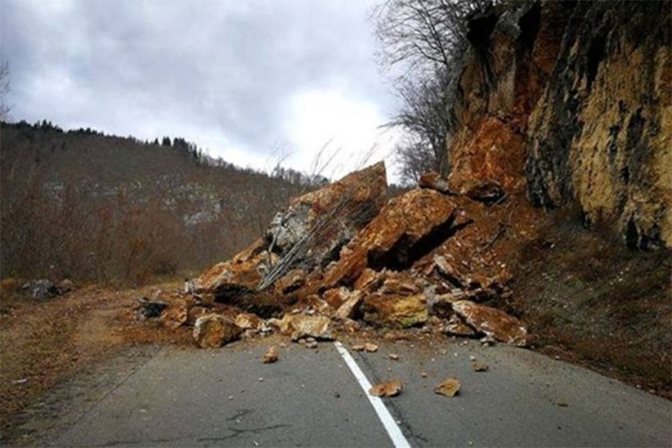 Saobraćaj od Trebinja do Klobuka jednom trakom