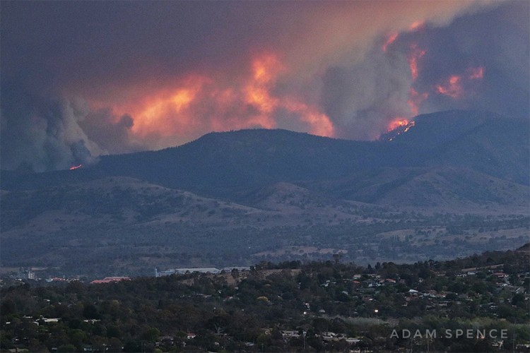 Vanredno u Kanberi, vatra se širi nekontrolisano