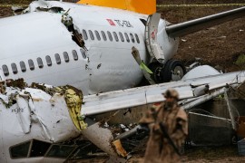 U padu aviona troje mrtvih, povrijeđeni se evakuisali kroz pukotine