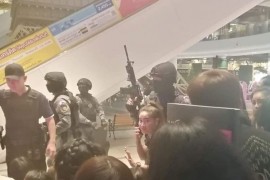 Upad policije i vojske u tržni centar - ni traga od napadača