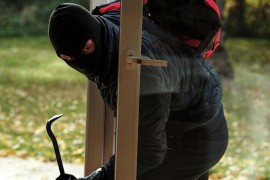 Čistačica sa sinom i mužem lažirala pljačku?