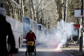 Huligani u Mostaru bacili baklje na članove antifašističkih ...
