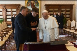 Komšić u posjeti Vatikanu: Poseban poklon za Papu Franju