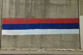 Ustaška parola ispisna preko trobojke kod Žabljaka