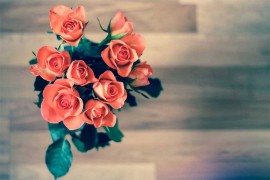 Žena osam godina za Valentinovo dobija cvijeće od mrtvog supruga
