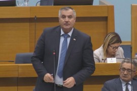 Višković: Vlada raznim mjerama pokušava zaustaviti odlazak mladih