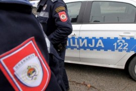 Maloljetnik osumnjičen da je udario policajca tokom krađe vozila