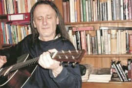 Džoni Štulić podijelio "Azrine" koncertne snimke