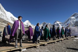 Revija na Mont Everestu oborila Ginisov rekord