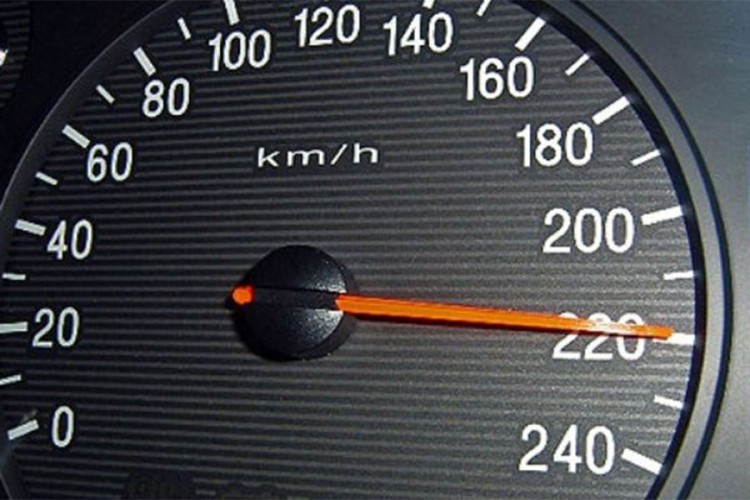 Vozio 242,2 km/h na autoputu, zaustavio ga presretač