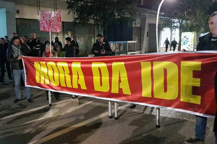 Protest u Podgorici: Đukanović "mora da ode"