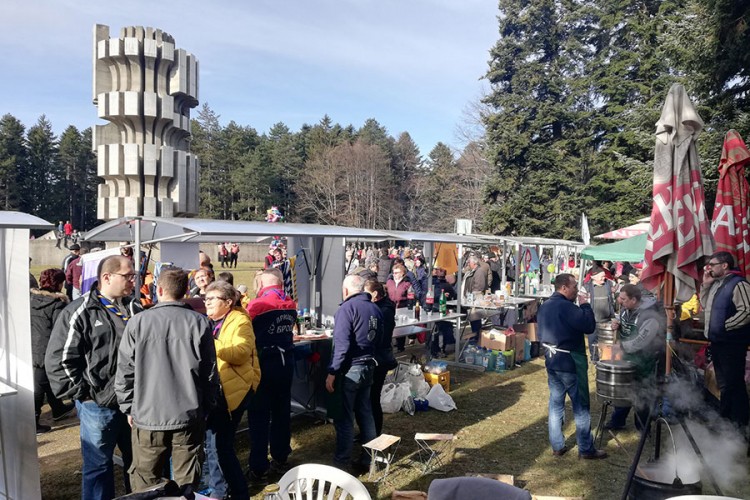 Na Mrakovici hiljade ljubitelja planine