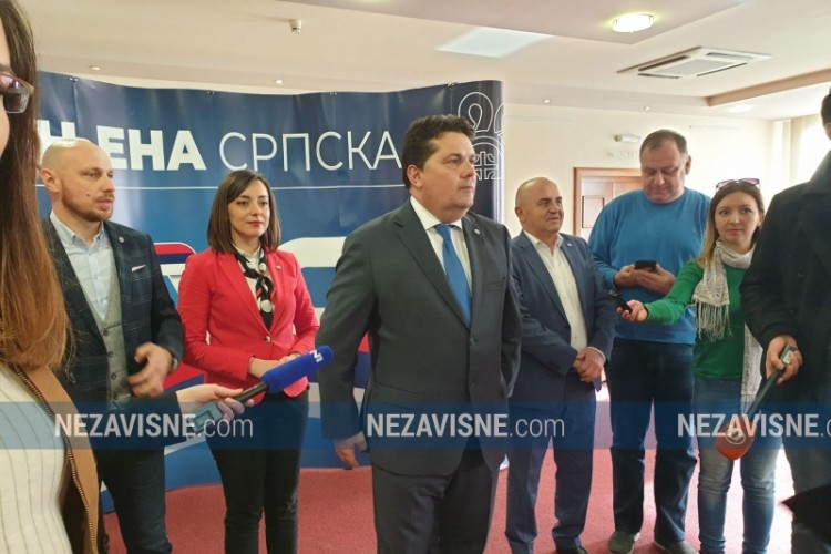 Stevandić: Ne rušiti načelnicu Drvara