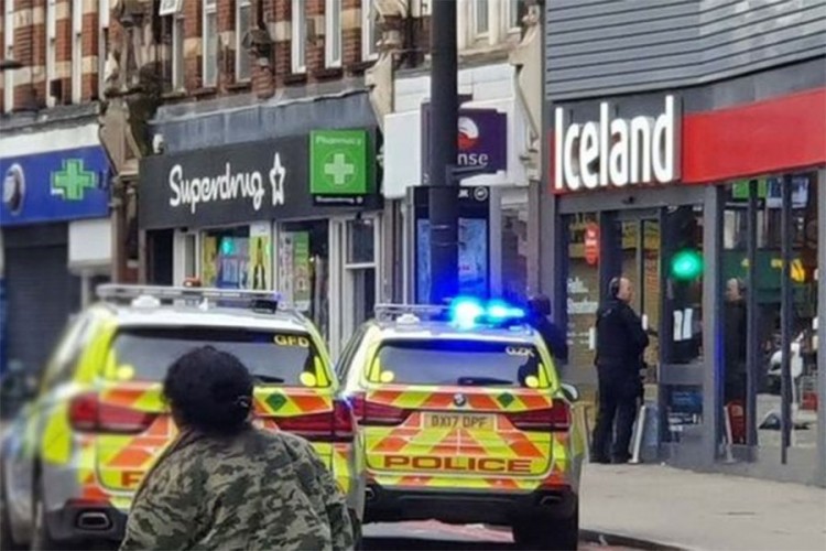 Izbo prolaznike u Londonu, policija ga ubila