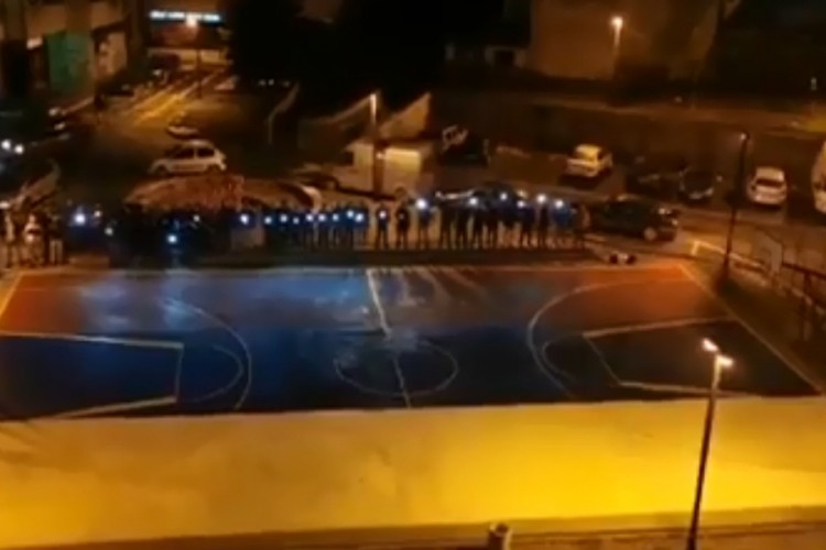 Komunalci odbili naređenje policije da prefarbaju trobojku na igralištu?