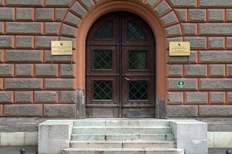 U četvrtak o Dodikovom zahtjevu za ocjenu ustavnosti izmjena Zakona o zastavi