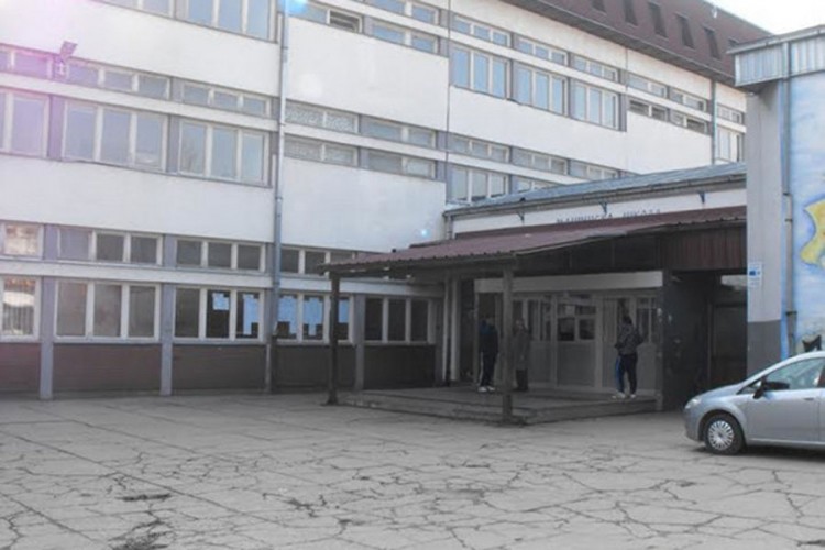 Pro­fe­sor pri­jav­ljen da je na­srnuo na đaka