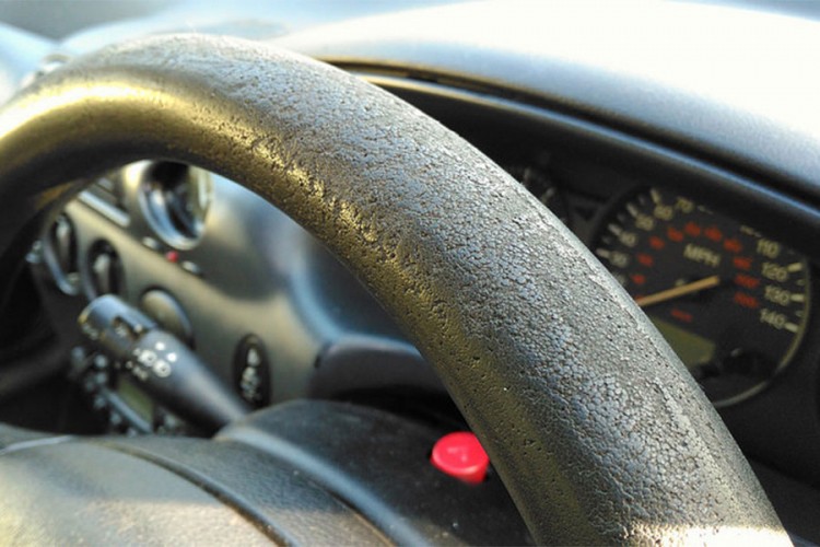 Šta oštećuje volan automobila