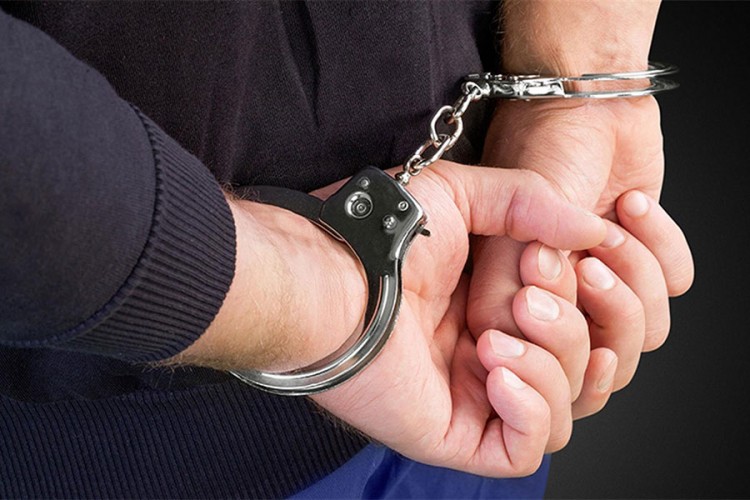 Uhapšen jer je pratio majku i dijete na ulici i masturbirao