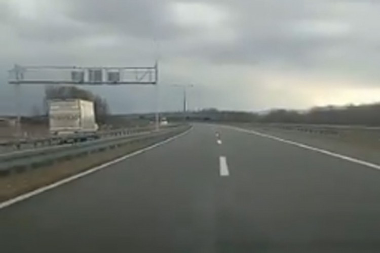 Na autoputu Banjaluka - Gradiška vozio kamion u suprotnom smjeru
