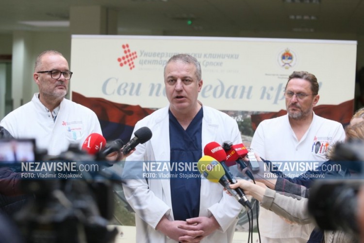 Na UKC-u RS savremenom metodom uklonjen benigni tumor rektuma