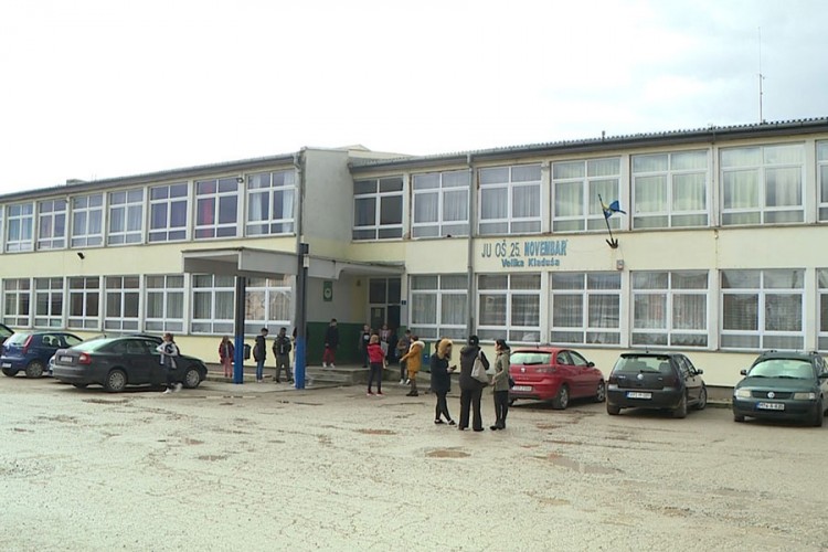 Učenici i nastavnici škole u Velikoj Kladuši u strahu od migranata