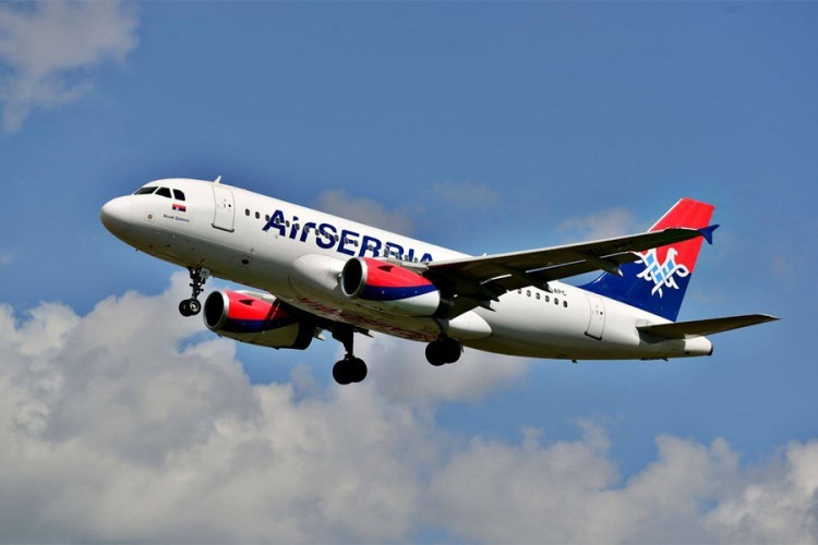 Avion "Er Srbije" zbog oluje nije sletio u London